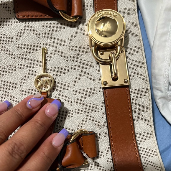 original Michael Kors Hamilton large logo tote bag cream/vanilla. one size - Picture 3 of 5